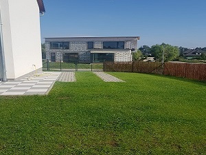 Rovnání terénu zahrady